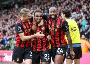 Antoine Semenyo with teammates