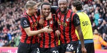 Antoine Semenyo with teammates